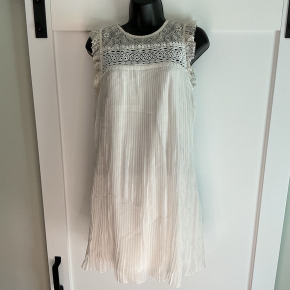 As U Wish Juniors White Lace Yoke Flowy Sleeveless Chiffon Lined Dress Medium - Picture 1 of 7